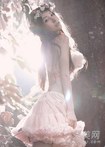 许维恩的新性感婚纱写真美丽动人