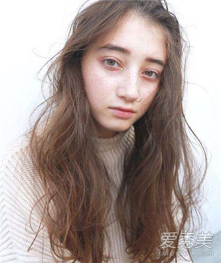 蜂蜜棕色适合什么肤色的蜂蜜棕色头发图片