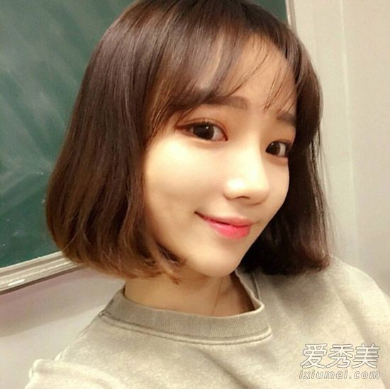 脸型大、脖子粗的女孩不适合剪短头发。