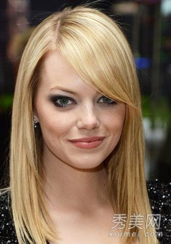 学习好莱坞女演员漂亮的刘海来装饰她们的脸