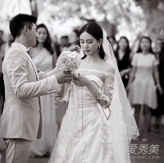 推荐的户外婚礼发型新娘伴娘都有。
