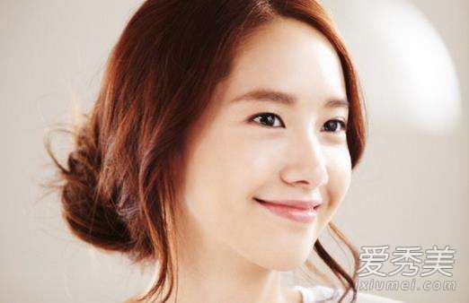 新手化妆品需要什么？新手使用眉粉还是眉笔