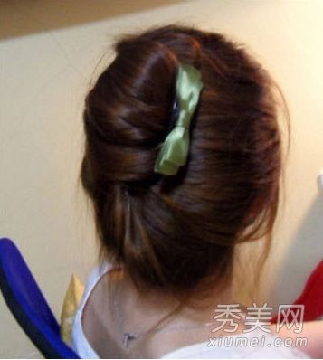 一个简单的具有超强表现力的韩式美发课程可以在3分钟内完成。