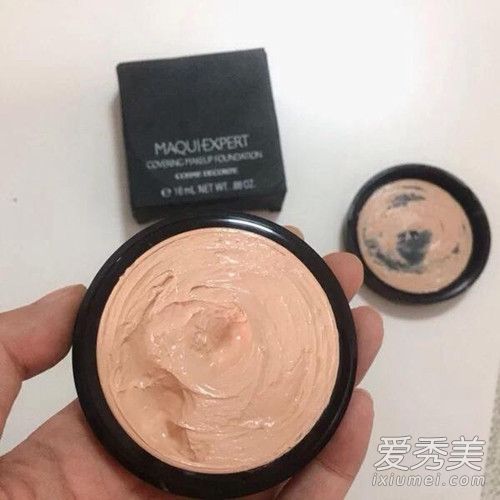 我可以每天使用粉底霜吗?我需要卸妆吗?