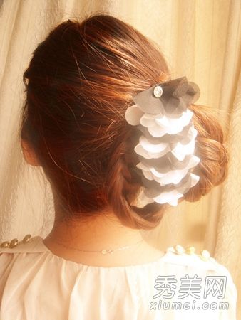 仙女系鱼骨编花环领结发型教程展示美学风格