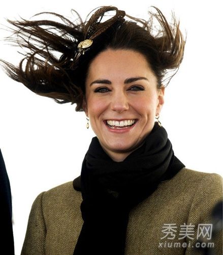 谁在风中摆弄政客和名人的狂野发型?