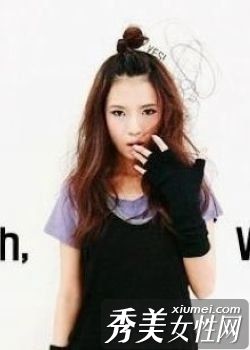 个人时尚连衣裙甜美卷发