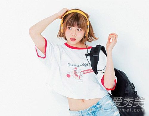 如何扎短发?猫的耳朵吸引了他的注意力