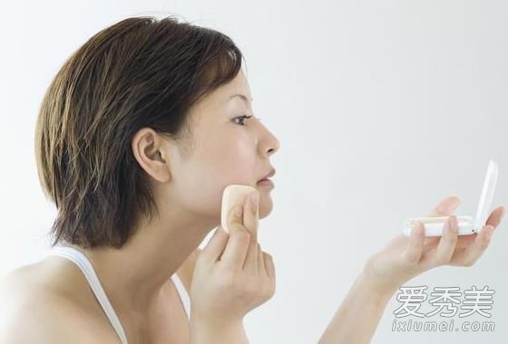 如果粉底太干了怎么办?如果化妆品不被接受,如何保存?