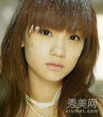 宋茜·阿达是一个当他打开刘海时会变成残疾人的明星。