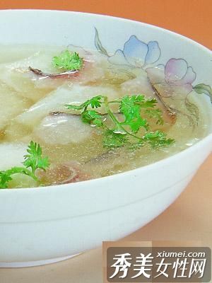 5碗美容汤赶走黑眼圈