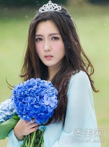 何洁的新男友展示了新发型和桃花