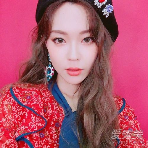 2018年流行的长发图片刘海和头发颜色决定了你有多时尚。