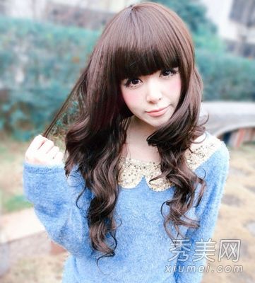 韩国女孩的发型巧妙地运用发型来修饰她们瘦削的脸庞