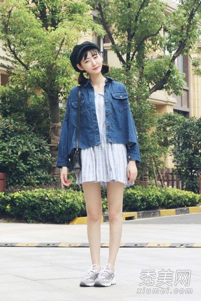 牛仔外套+连衣裙甜美，俏皮又帅气