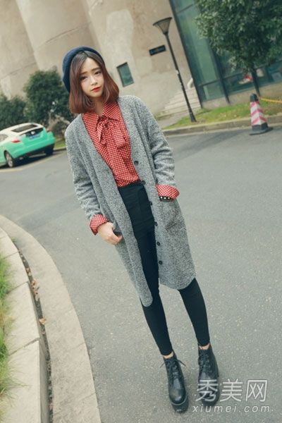 带有图片的针织羊毛衫在秋季有多种款式。