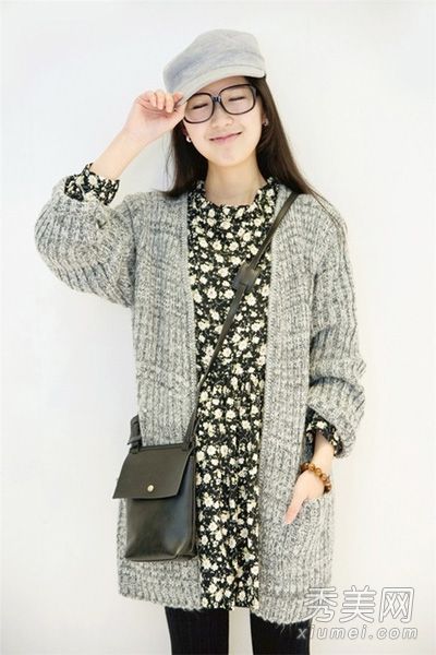 针织开衫配碎花裙复古小清新风格