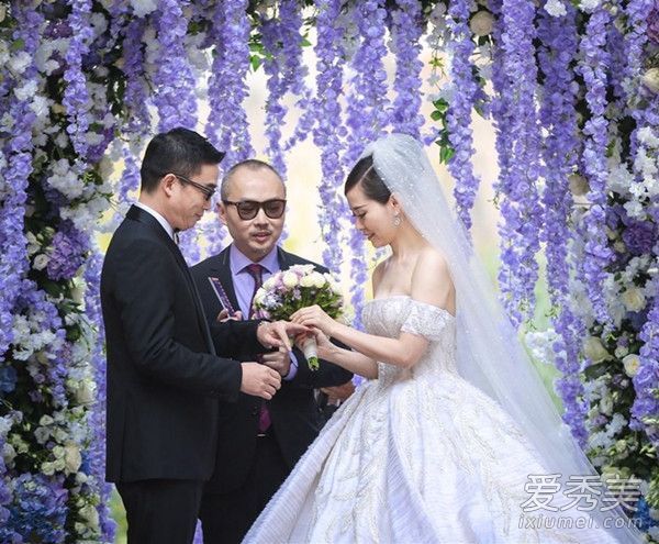 刘亦菲的伴娘造型暴露了查公主比新娘还要美丽的仙女头