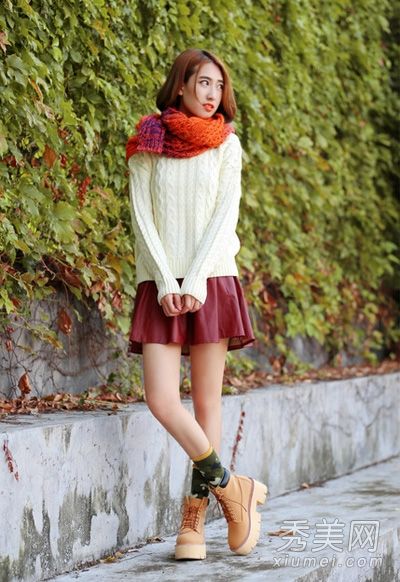 短裙毛线衫和女士装扮成每个人都喜欢的样子。