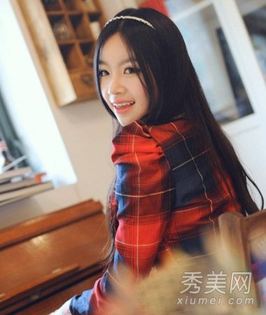 圆脸女孩喜欢直发、时尚染发和过老