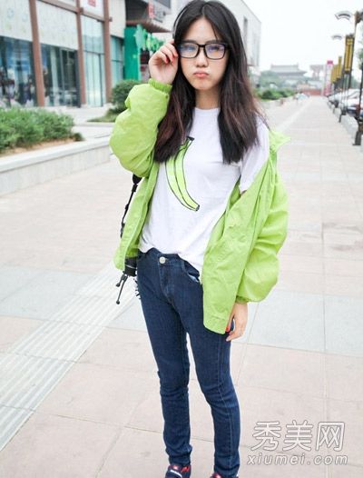 修身长裤一直在变,成为你的秋季时尚。