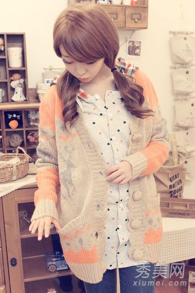 开衫的浪漫之美在初秋打造优雅的女性品味。