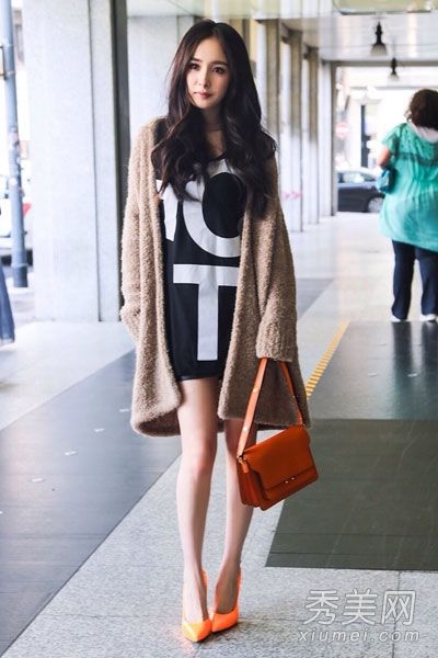 中号开衫有层次感。杨幂也喜欢它。