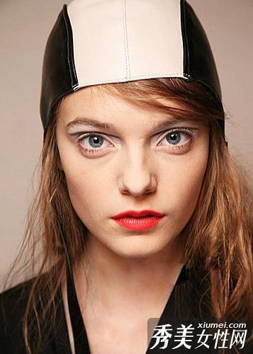 2011年春夏化妆2011年夏天。在外