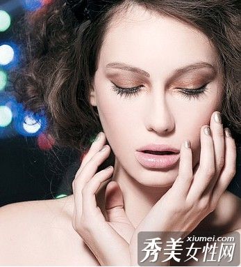 低调和迷人的Pary构成了独特的焦点。