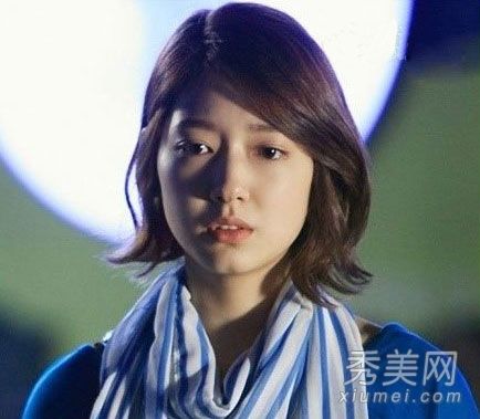 韩剧中的八位女主角都是短发。