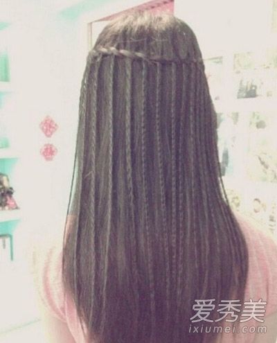 在超级眼睛瀑布教你如何做头发真的很简单。