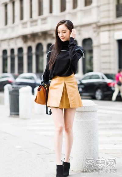 卫衣+短裙杨幂街照片展示秋季比赛