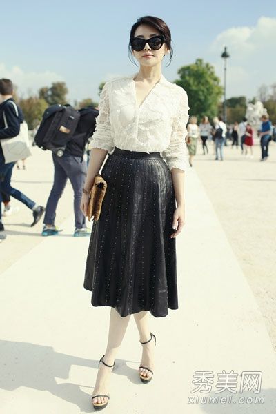 学习许晴迷人的蕾丝衬衫+裙子