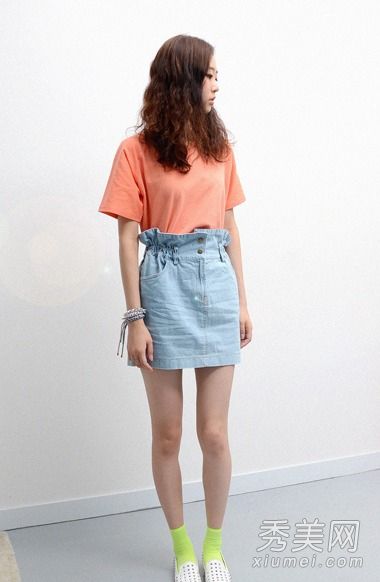 九月,学校的季节开始了,美丽的美女和时髦的人来帮忙