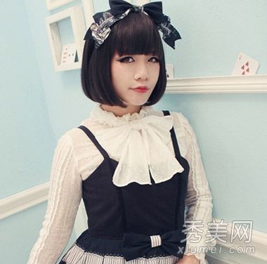 圆脸和矮个女孩适合短发、面部化妆、身高和身材。