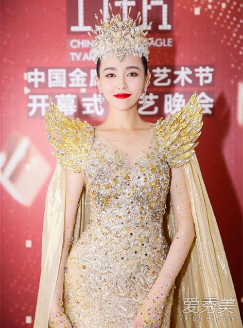 金鹰女神·唐嫣最近说她的发型越来越让人困惑。
