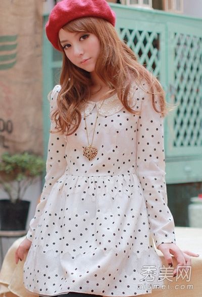 有一万种俏皮时尚的连衣裙和秋装