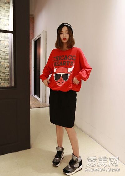 魏一或毛衣配短裙秋装必须穿得有活力。