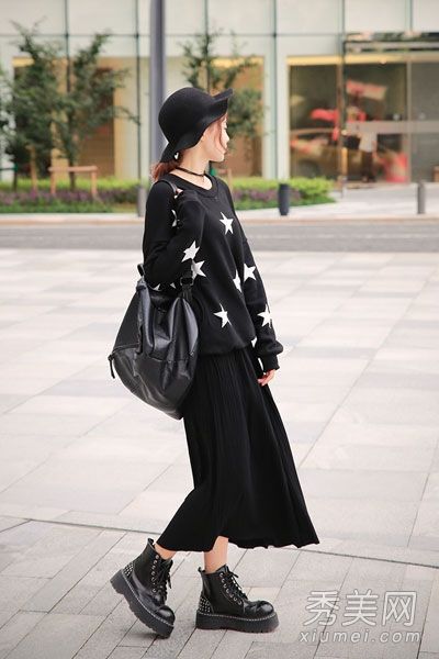 长裙秋装过时了。