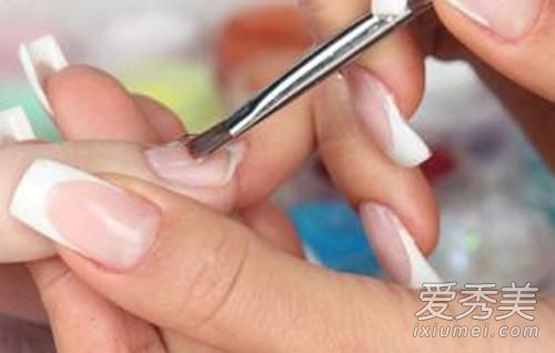 如何卸下最干净的指甲油？如果指甲油卸不干净怎么办
