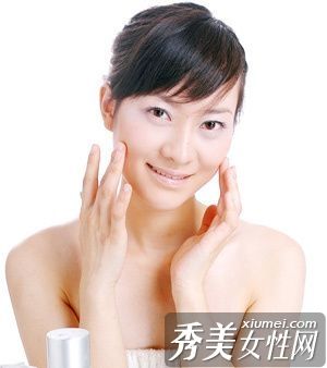 为了抵抗衰老,一个人必须提前显示自己的年龄。