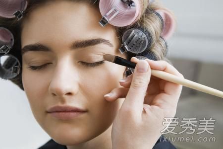 日常化妆对皮肤有什么影响?日常化妆可以每天敷面膜吗?