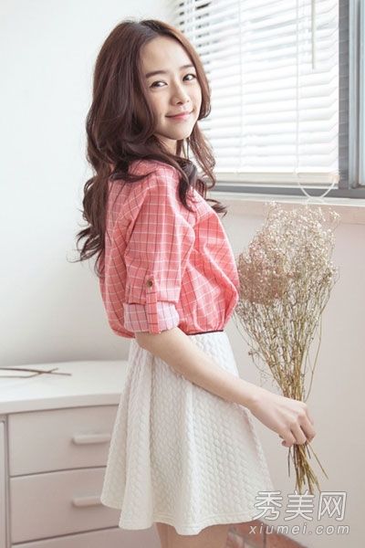 秋衬衫配短裙甜美清新的秋天