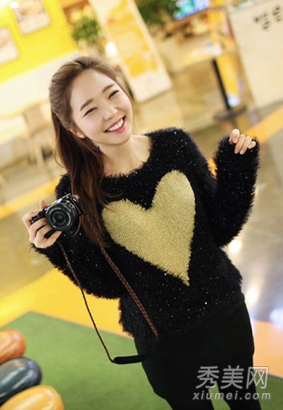 这件新的女式毛衣外套和韩凡儿很相配