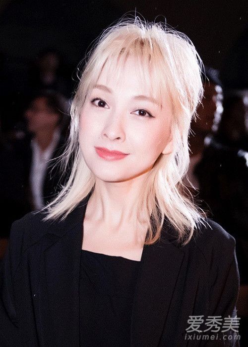 秋天和冬天星星会变什么颜色?吴昕的淡金色是古老的时尚。