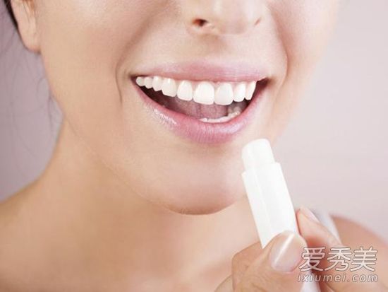 护肤润唇膏:淡化细纹+去角质