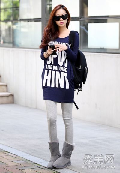 胖人的穿着技巧带绑腿的长t恤非常薄。