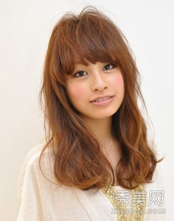 最新款女孩发型设计蓬松卷发完美脸型