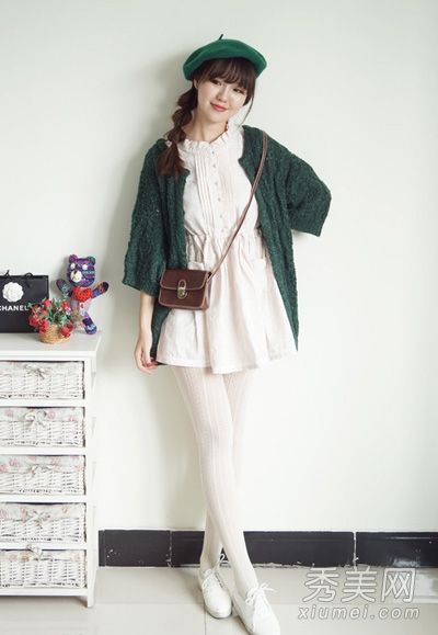 针织开衫配裙子,穿着舒适