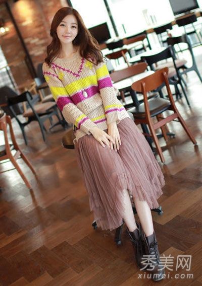 长裙针织毛衣，高挑苗条的身材